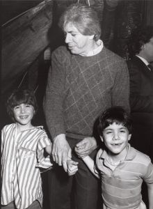 Carl Bernstein with sons, Jacob, and Max, New York.jpg